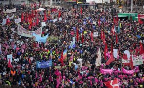 Milhares manifestam-se na Dinamarca contra fim de feriado para financiar Defesa