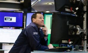 Wall Street começa a semana a recuar com receio de altas taxas de juro