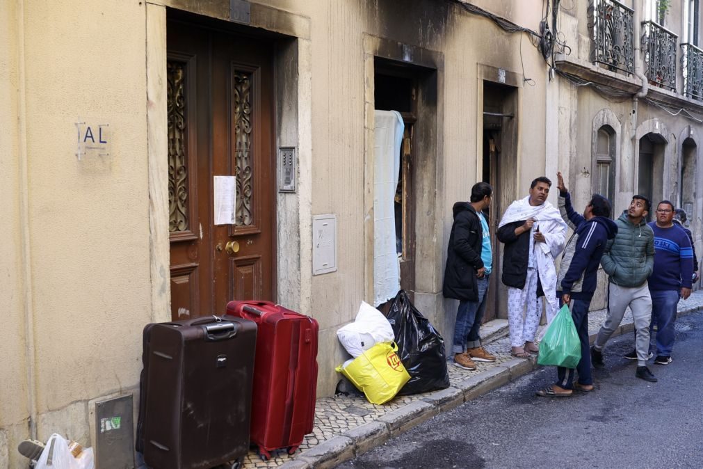 Prédio na Mouraria não foi afetado estruturalmente após incêndio - Proteção Civil