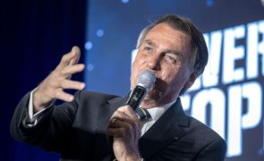 Bolsonaro diz que regressará nas próximas semanas ao Brasil para coordenar oposição