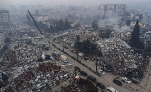 Novo balanço ultrapassa os 9.500 mortos na Turquia e na Síria