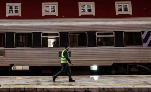 Greve de trabalhadores da CP e IP levou à supressão de 16 comboios até às 08:00