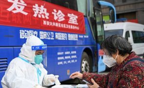 Nenhuma nova variante da covid-19 foi detetada na China durante recente surto