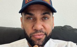 Dani Alves arrasado por ex-FC Porto: 