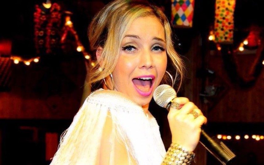 Luciana Abreu canta no próprio casamento (vídeo)