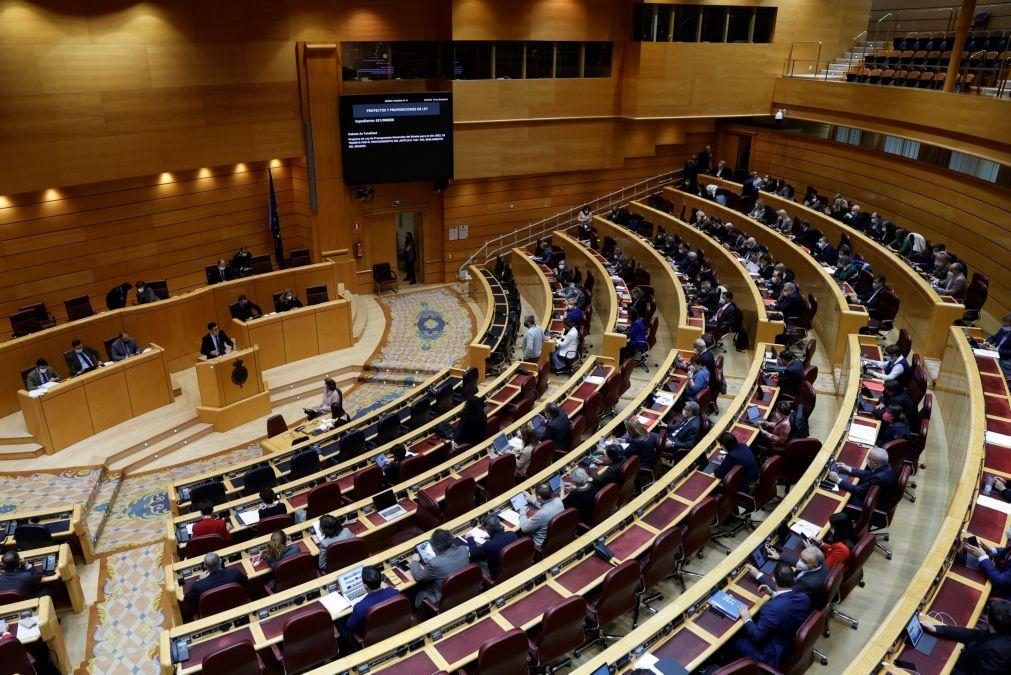 Senado espanhol ratifica mudança de género desde os 12 anos sem parecer médico
