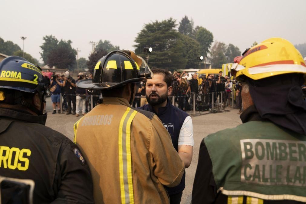 Chile declara recolher obrigatório no centro do país devido a incêndios florestais