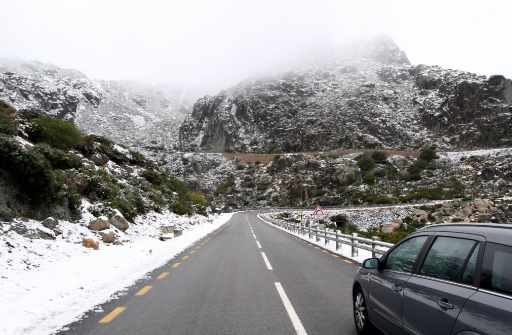 Estradas no maciço central da serra da Estrela reabertas ao trânsito