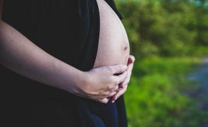 Tomar vitamina D durante a gravidez aumenta a hipótese de ter parto normal