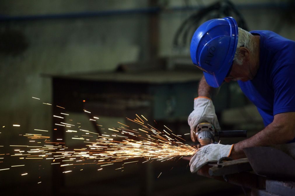 Volume de negócios na indústria aumenta 21,8% em 2022