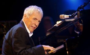 Compositor norte-americano Burt Bacharach morre aos 94 anos
