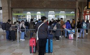 Adesão à greve dos revisores, bilheteiras e chefias superior a 90%