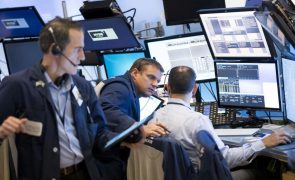 Wall Street segue em baixa e pode terminar semana com perdas