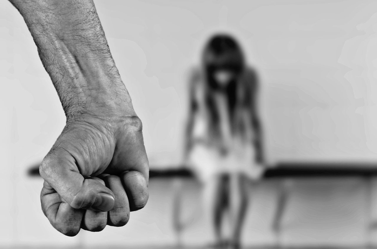 Algarve: PJ detém suspeito de violência doméstica agravada por morte da mulher