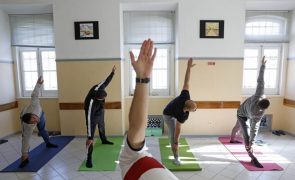 Yoga ensina reclusos do Estabelecimento Prisional de Lisboa a saborear a liberdade