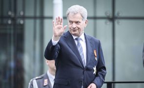 Presidente finlandês quer Finlândia e Suécia na Nato no verão