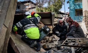 Sobe para 25 mil o número de mortos no terramoto da Turquia