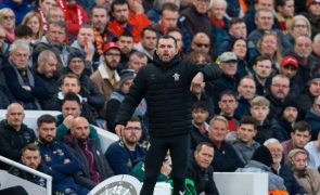 Treinador Nathan Jones deixa comando técnico do Southampton