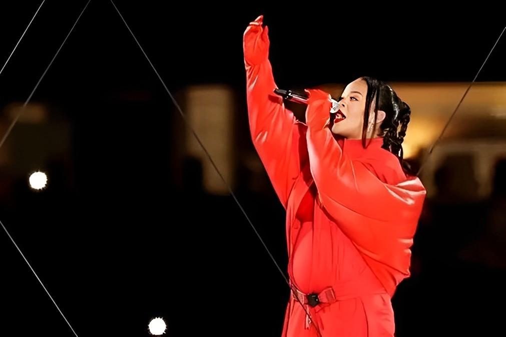 O pormenor de Rihanna no Super Bowl em que (quase) ninguém reparou [vídeo]