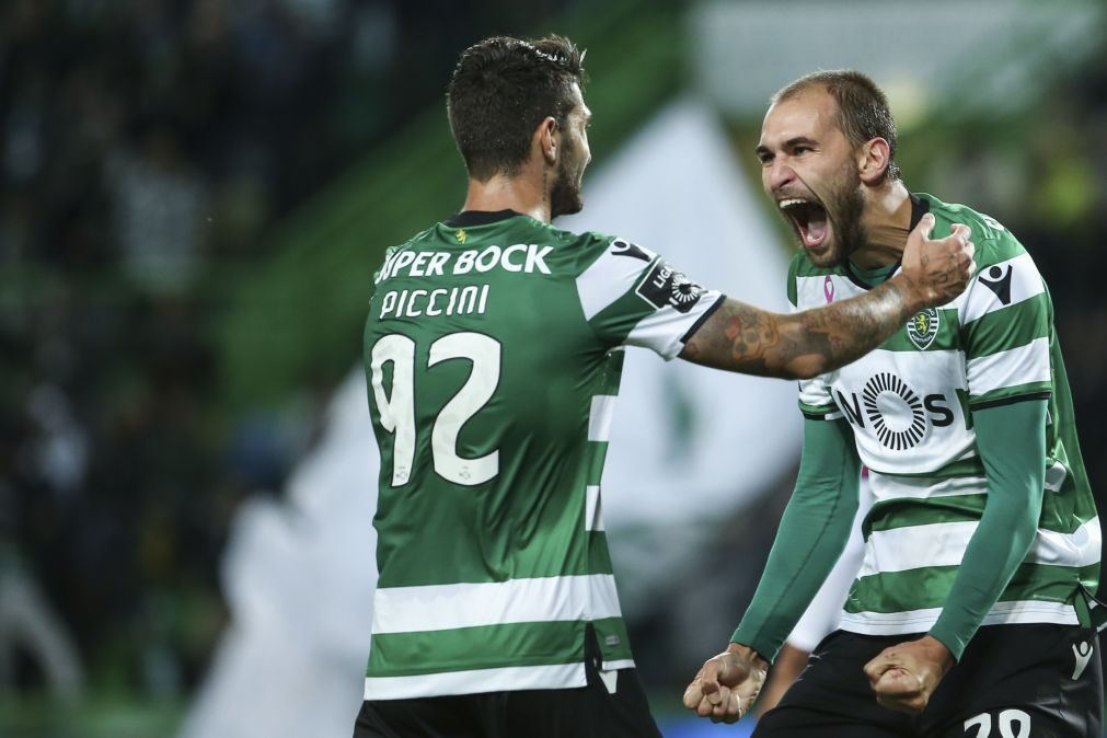 Sporting goleia Desportivo de Chaves e continua a dois pontos do FC Porto