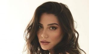 Carolina Carvalho arrasa na Moda Lisboa com maminhas à vista [vídeo]