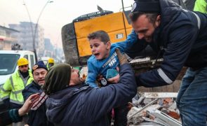 Mais de sete milhões de crianças afetadas por sismo na Turquia e Síria