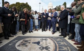 Manutenção de brasões no Jardim do Império envolta em 