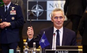 Stoltenberg adverte para 