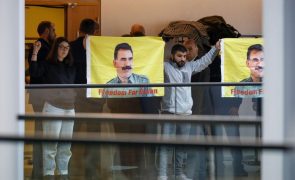 Protesto de ativistas curdos no Parlamento Europeu obriga a suspender sessão