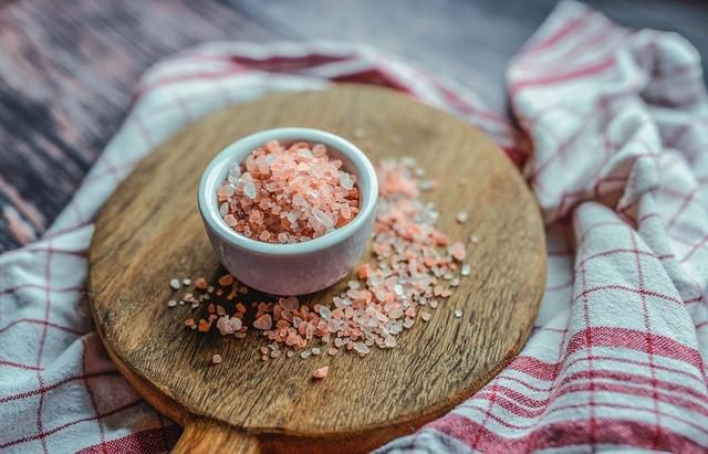Sal rosa dos Himalaias é mais saudável? São estes os dez principais mitos alimentares