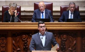 PCP desafia partidos a optar entre casas e bancos, PS remete respostas para 5.ª feira