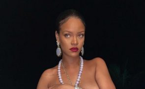 Rihanna encanta com filho de 9 meses na nova capa da Vogue