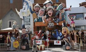 Carnaval de Torres Vedras satiriza com carros alegóricos animados em ano de centenário