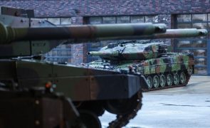 Fabricante dos tanques Leopard oferece-se para aumentar a produção