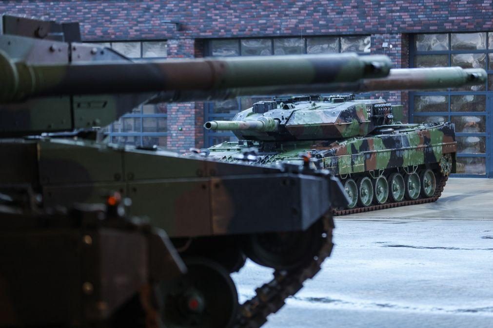 Fabricante dos tanques Leopard oferece-se para aumentar a produção