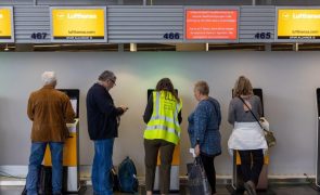 Greve em aeroportos alemães afeta 300.000 passageiros