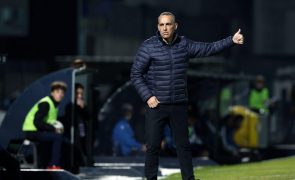 Treinador do Famalicão espera Santa Clara exigente mas confia na vitória