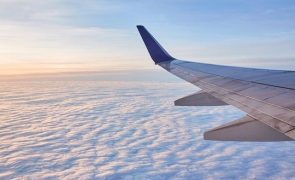 Esta é a melhor hora do dia para comprar uma viagem de avião