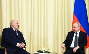 Lukashenko afirma a Putin que Bielorrússia pode produzir aviões de combate