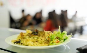 Inflação leva mais estudantes a recorrer a refeições sociais