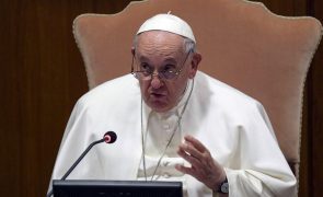 Papa pede para valorizar leigos nas paróquias e dioceses