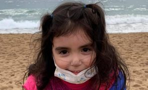 Menina de 7 anos diagnosticada com cancro da mama