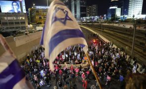 Dezenas de milhares protestam em Israel pela sétima semana contra reforma judicial