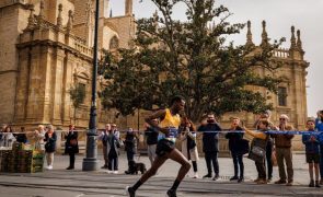 Atleta etíope Birhamu Shumie vence Maratona de Sevilha