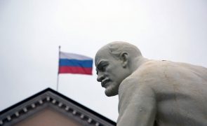 Rússia introduz em universidades içar da bandeira, hino e aulas patrióticas
