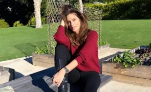 Cindy Crawford irreconhecível em topless