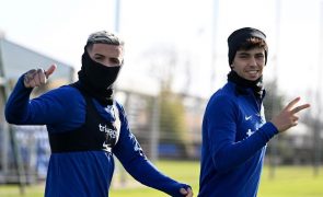Enzo Fernández e João Félix debaixo de fogo! Adeptos acusam Chelsea de não ter líderes