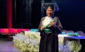 Idosa de 83 anos realiza sonho ao concluir curso de enfermagem