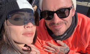 Victoria e David Beckham aproveitam férias na neve em família
