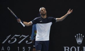 Tenista João Sousa 'atropelado' na primeira ronda do torneio do Rio de Janeiro